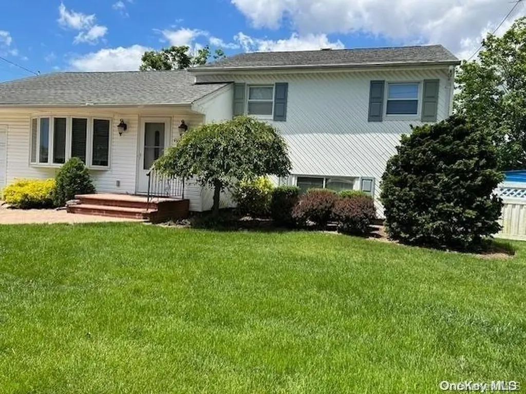66 Marie Place Massapequa NY 11758