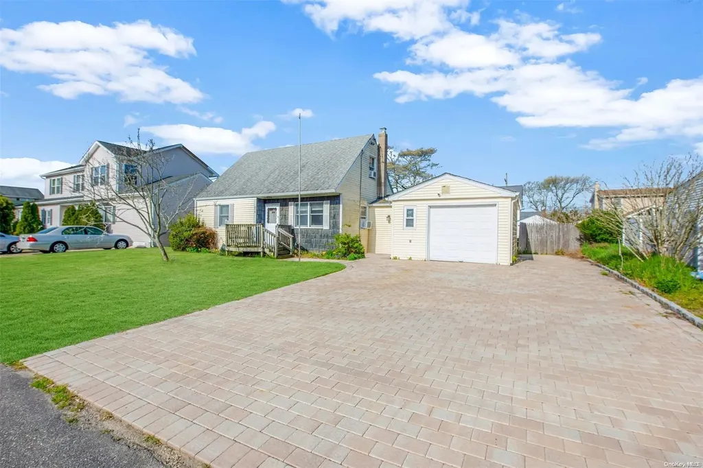 818 Milligan Lane West Islip NY 11795