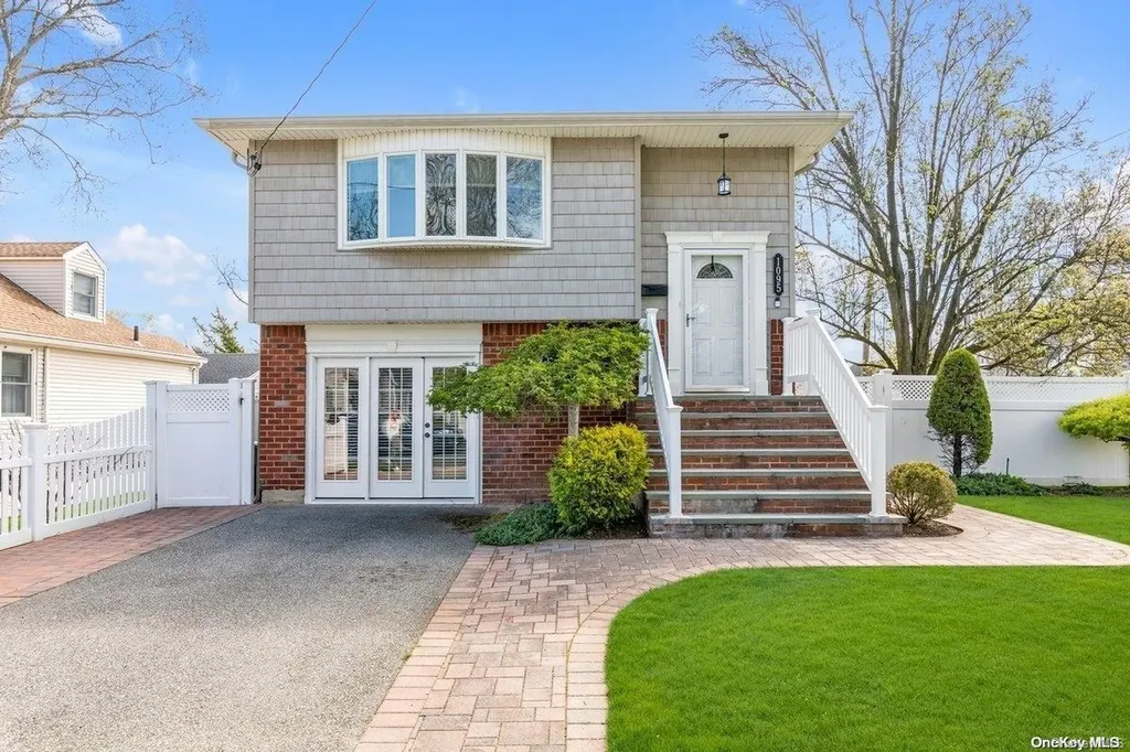 1095 Webber Avenue South Hempstead NY 11550