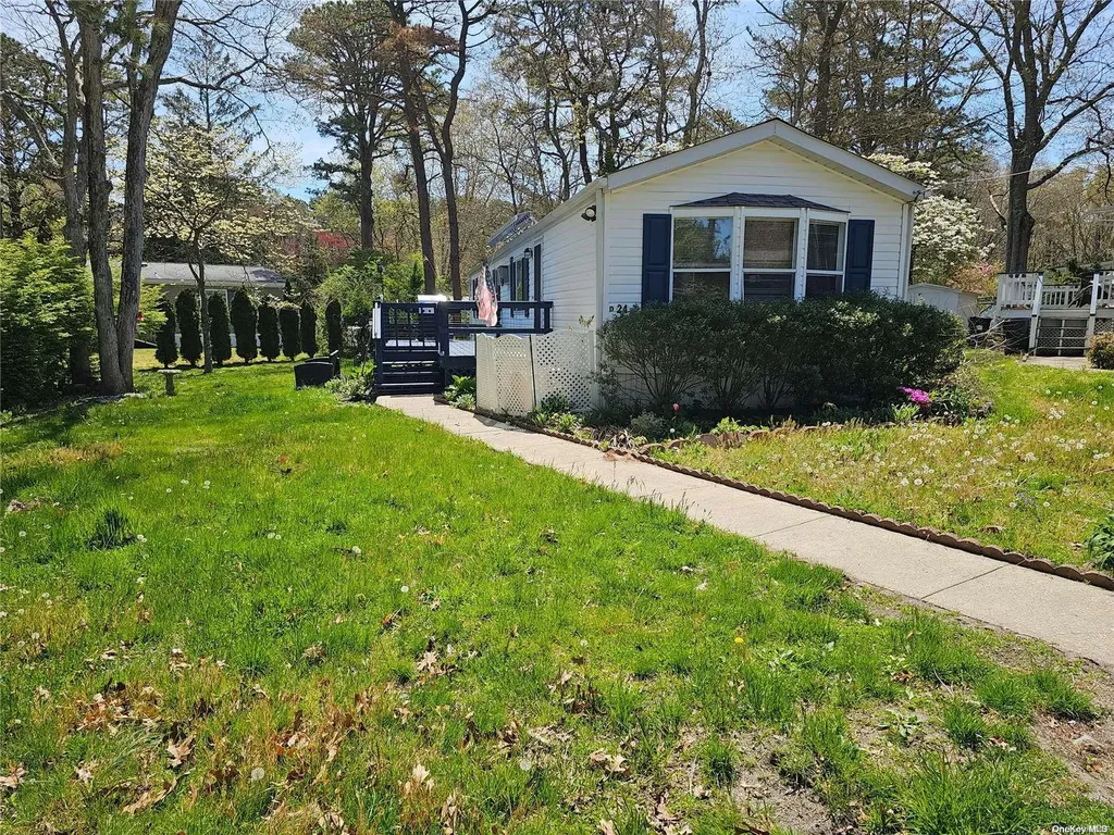 525-d24 Riverleigh Avenue Riverhead NY 11901
