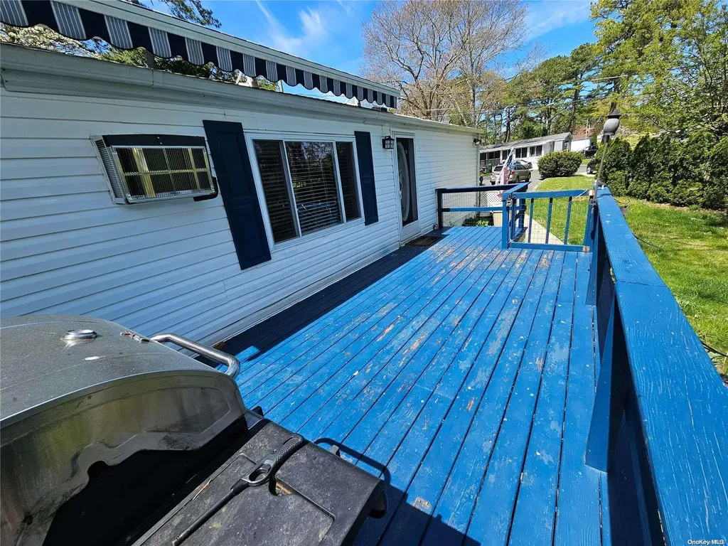 525-d24 Riverleigh Avenue Riverhead NY 11901