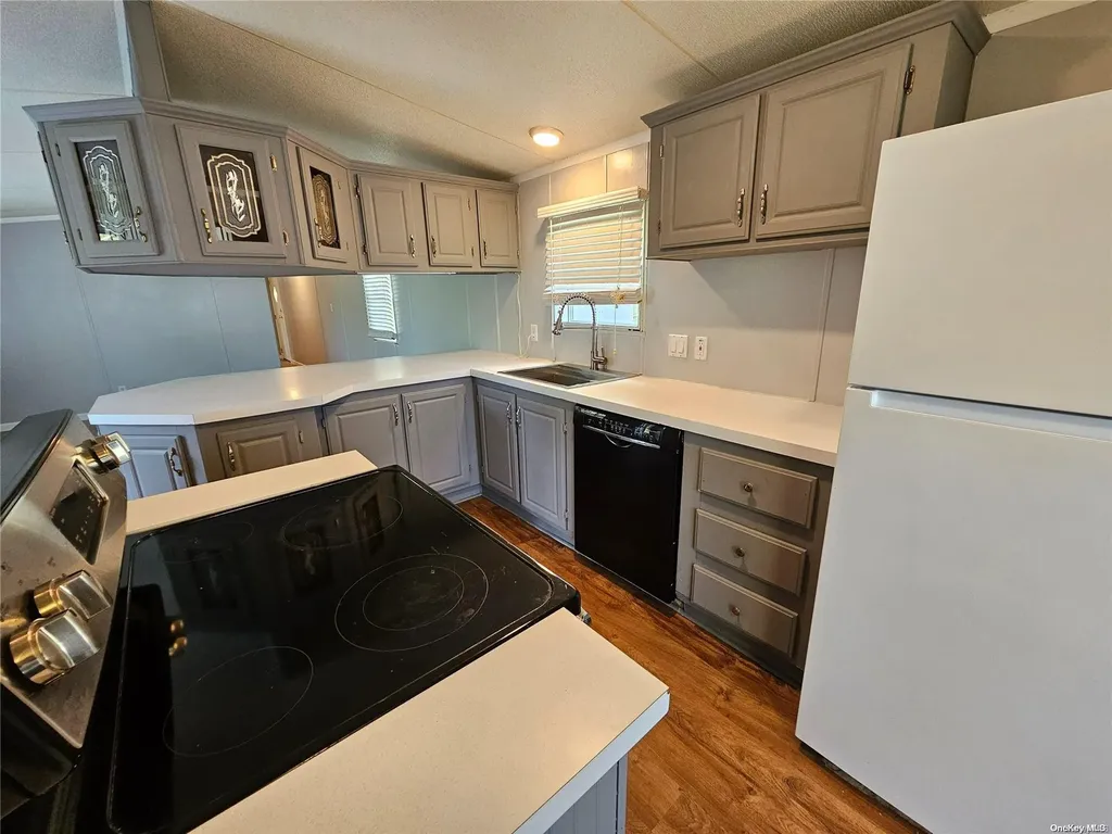 525-d24 Riverleigh Avenue Riverhead NY 11901