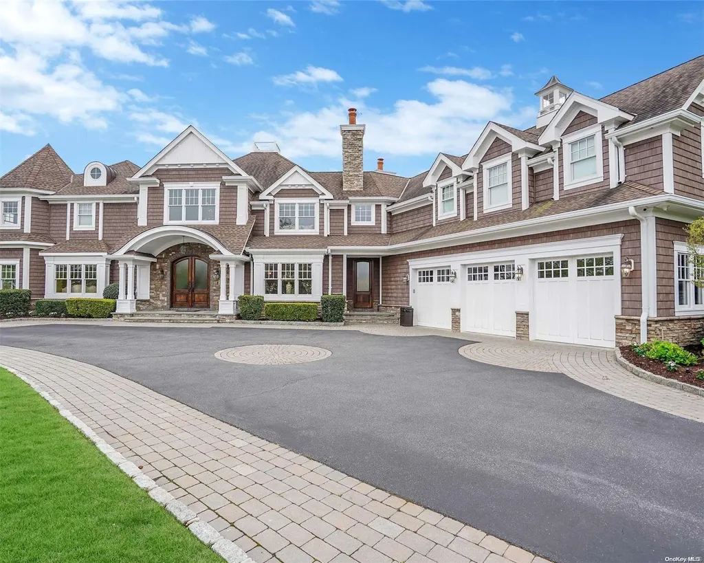 6 Biltmore Avenue Oakdale NY 11769
