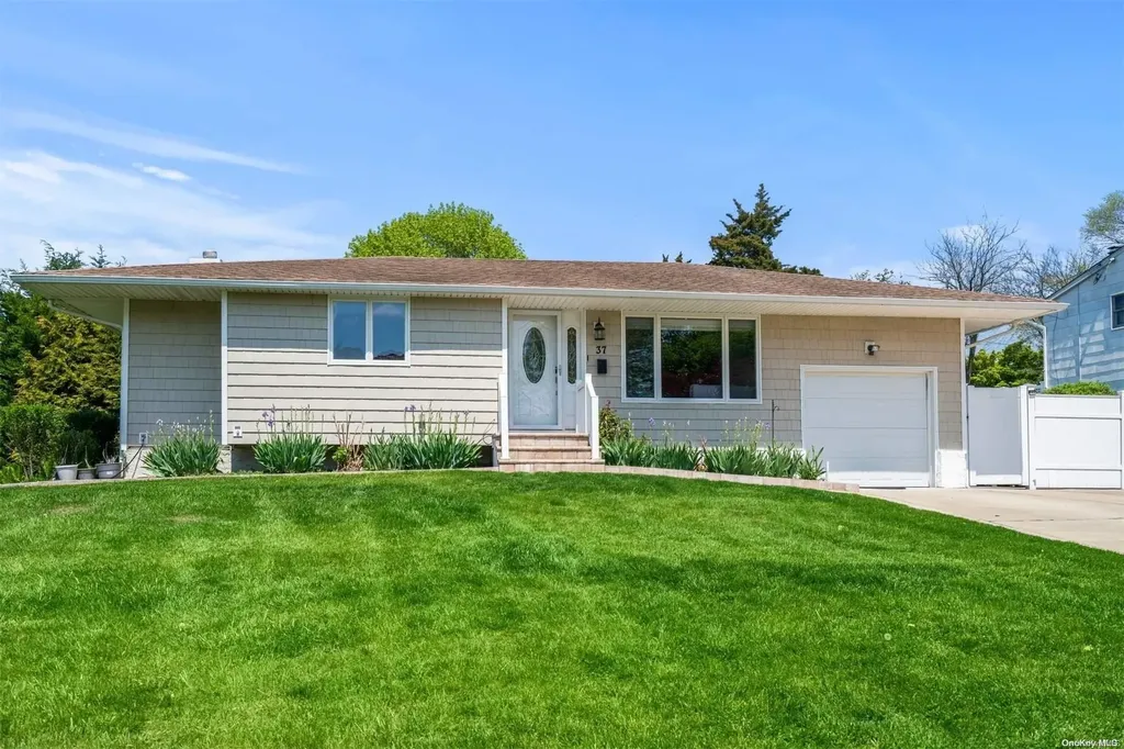 37 Donna Lane Commack NY 11725