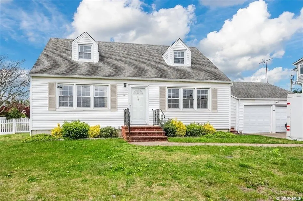 44 Delta Road Massapequa NY 11758