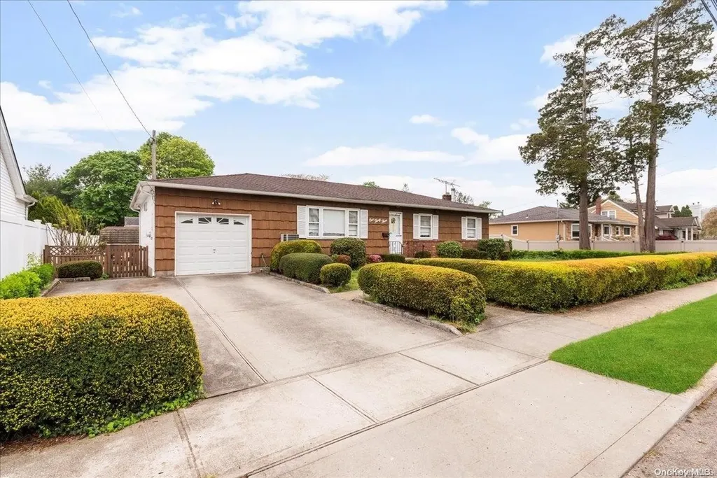 133 Floral Avenue Bethpage NY 11714