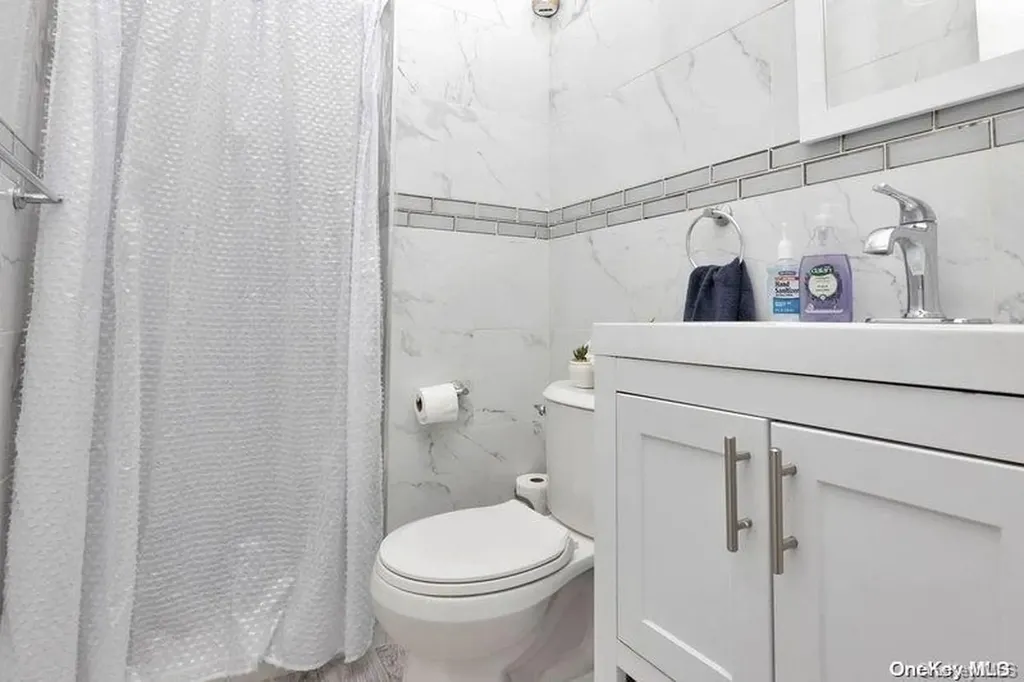 511 County Line Road Amityville NY 11701
