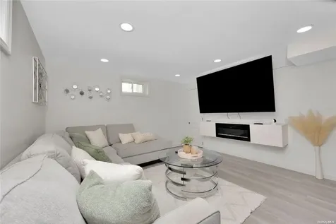 511 County Line Road Amityville NY 11701