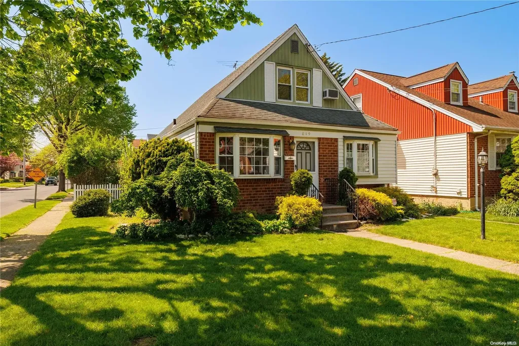 819 Premier Boulevard New Hyde Park NY 11040