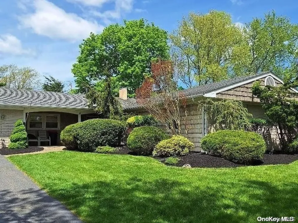 5 Mapleshade Lane Stony Brook NY 11790