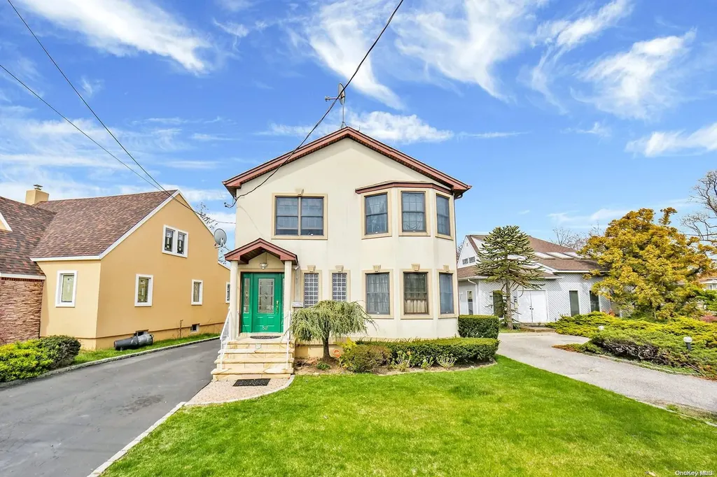82 Guenther Avenue Valley Stream NY 11580