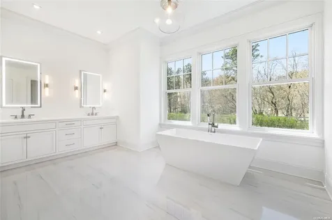 454 Seven Ponds Towd Road Water Mill NY 11976