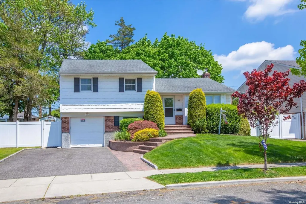 39 Colony Lane Syosset NY 11791