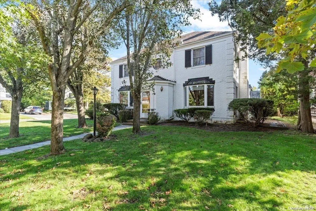 1 Sterling Place Lawrence NY 11559