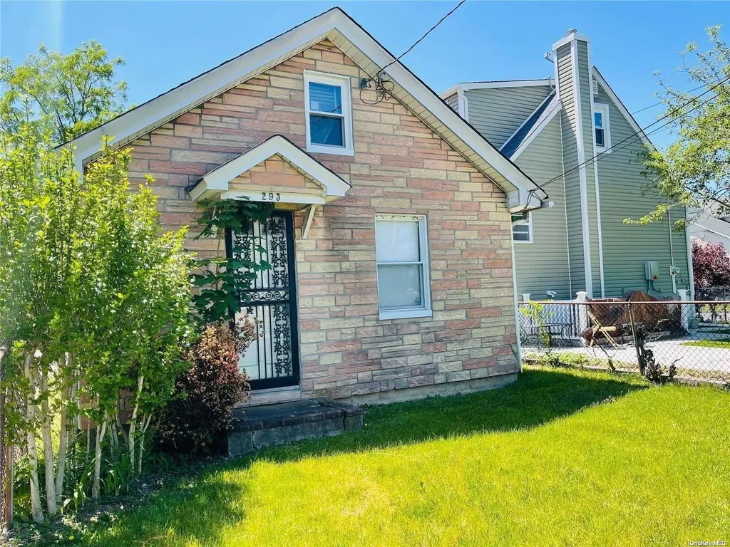 293 Park Avenue Roosevelt NY 11575