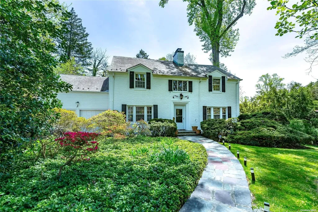 17 Mirrielees Road Great Neck NY 11021