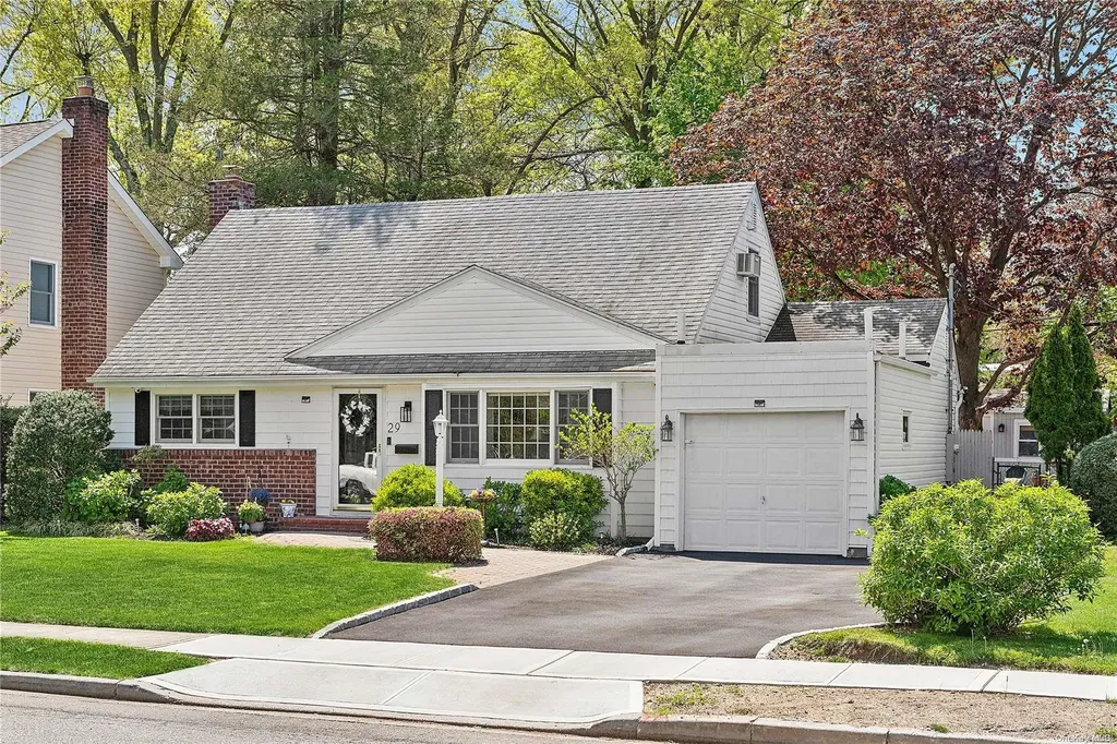 29 Radcliff Boulevard Glen Head NY 11545
