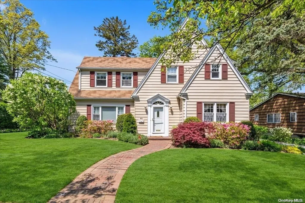 61 Oxford Boulevard Great Neck NY 11023