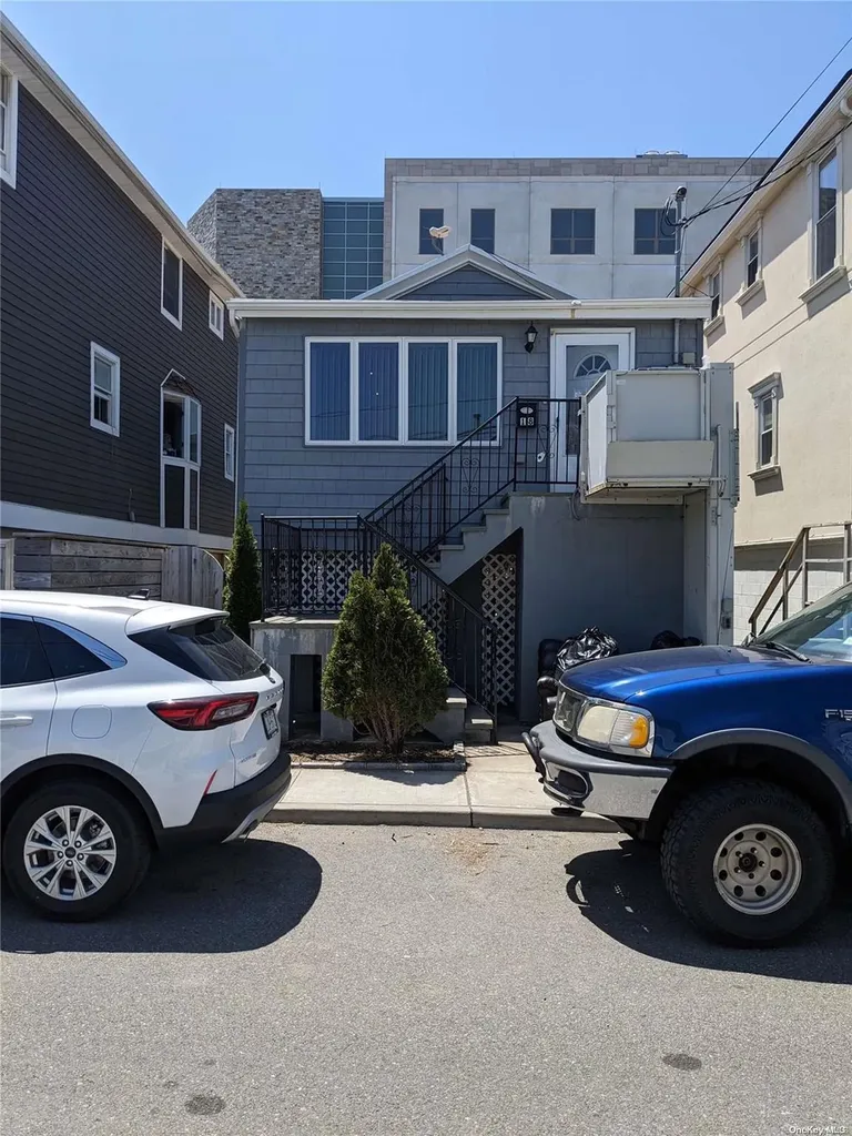 18 W 9th Road Broad Channel NY 11693