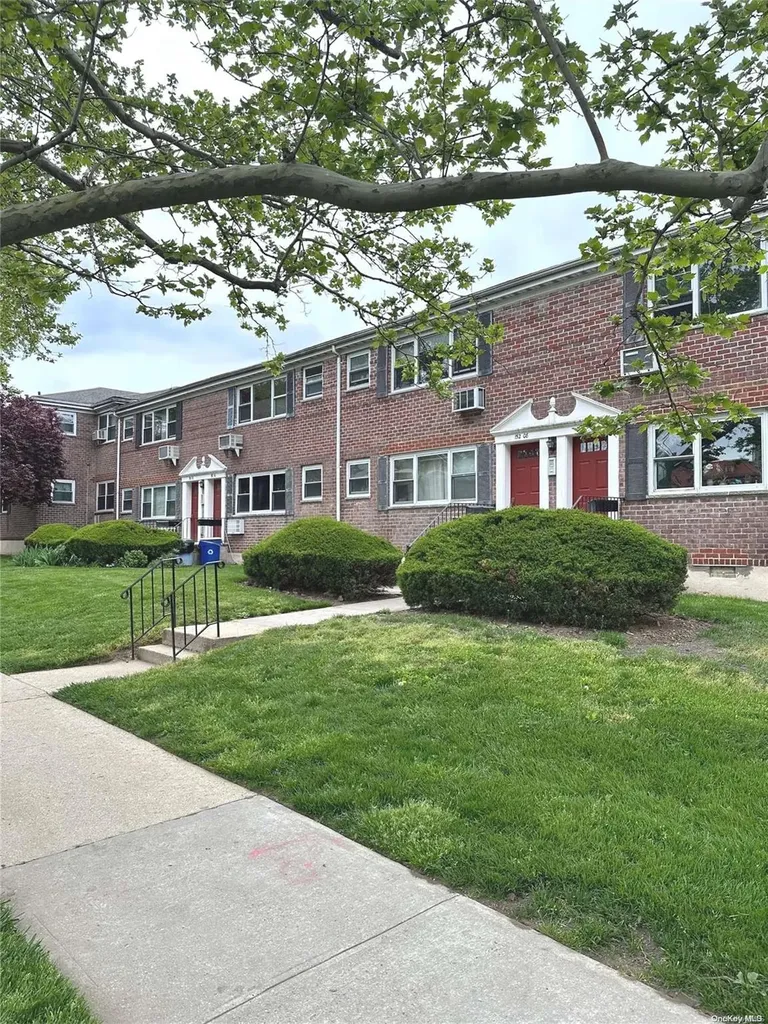 152-08 Melbourne Avenue Flushing NY 11367