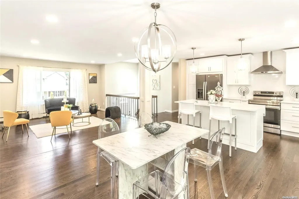 161 Ray Street Freeport NY 11520