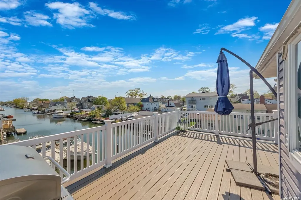 161 Ray Street Freeport NY 11520