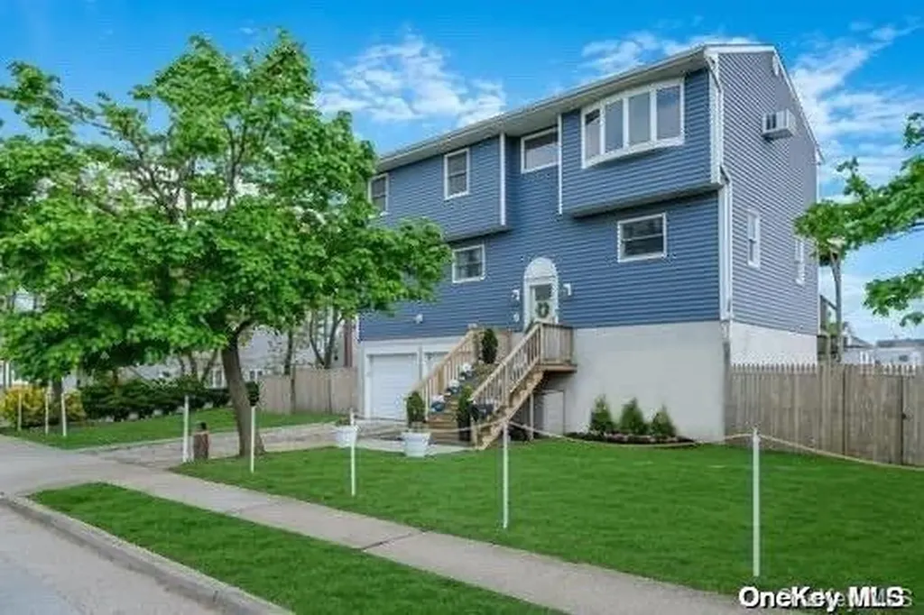 161 Ray Street Freeport NY 11520