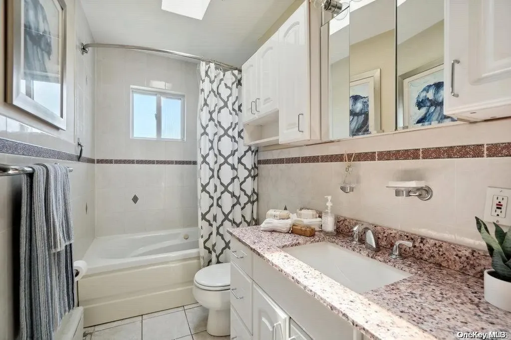 161 Ray Street Freeport NY 11520