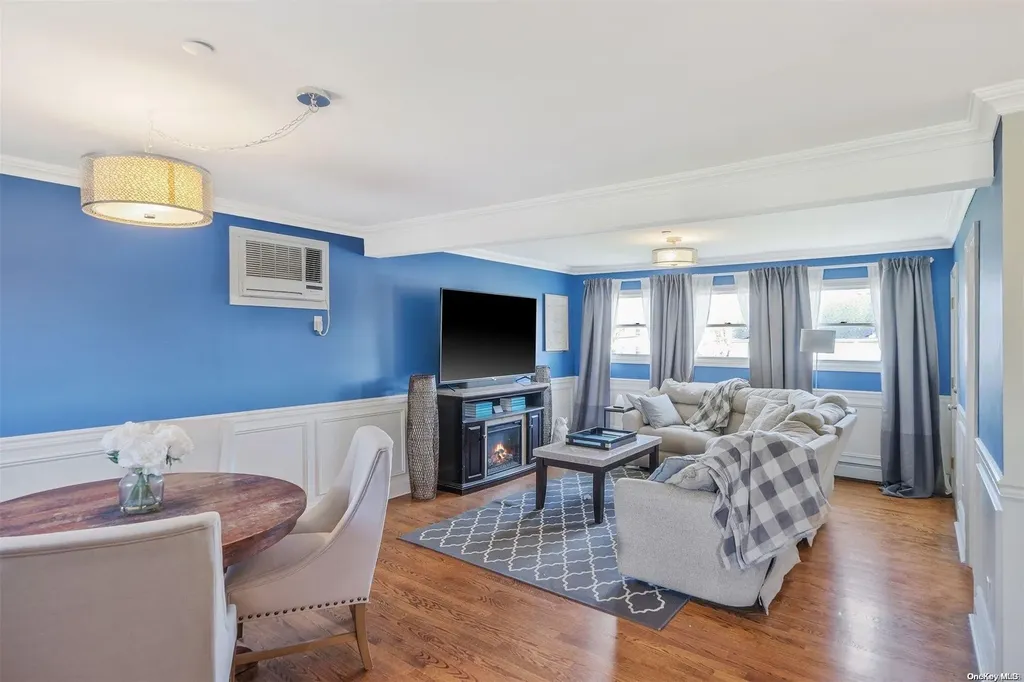 161 Ray Street Freeport NY 11520