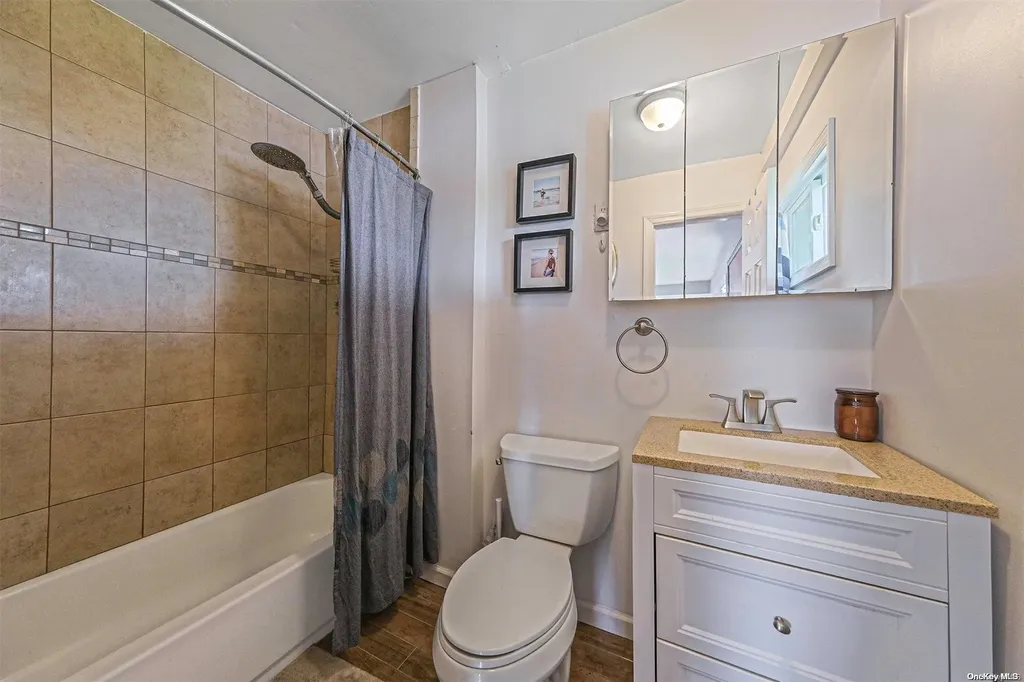161 Ray Street Freeport NY 11520