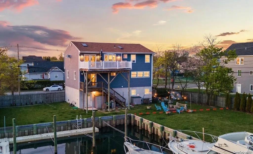 161 Ray Street Freeport NY 11520