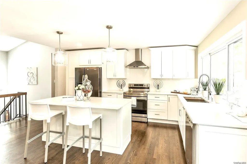 161 Ray Street Freeport NY 11520