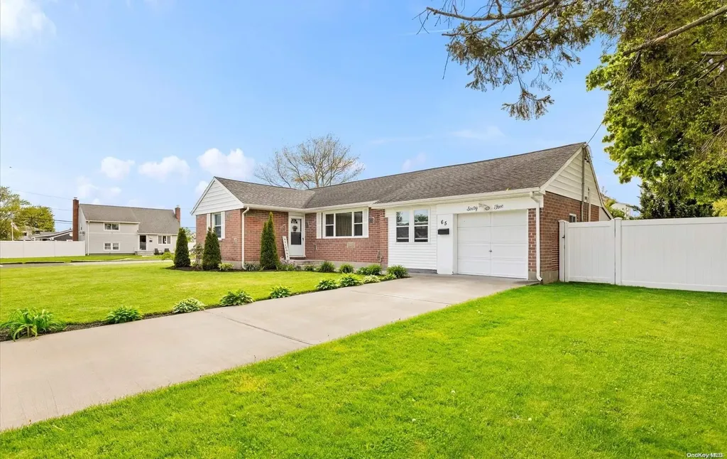 65 Oak Avenue Lindenhurst NY 11757