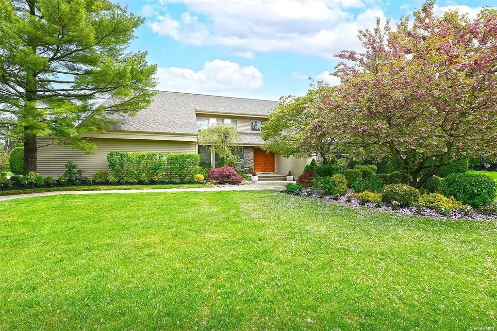 12 Swarthmore Lane Dix Hills NY 11746