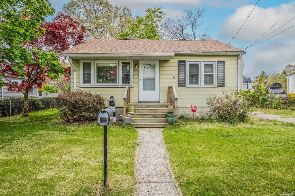 18 Wenman Avenue Bay Shore NY 11706