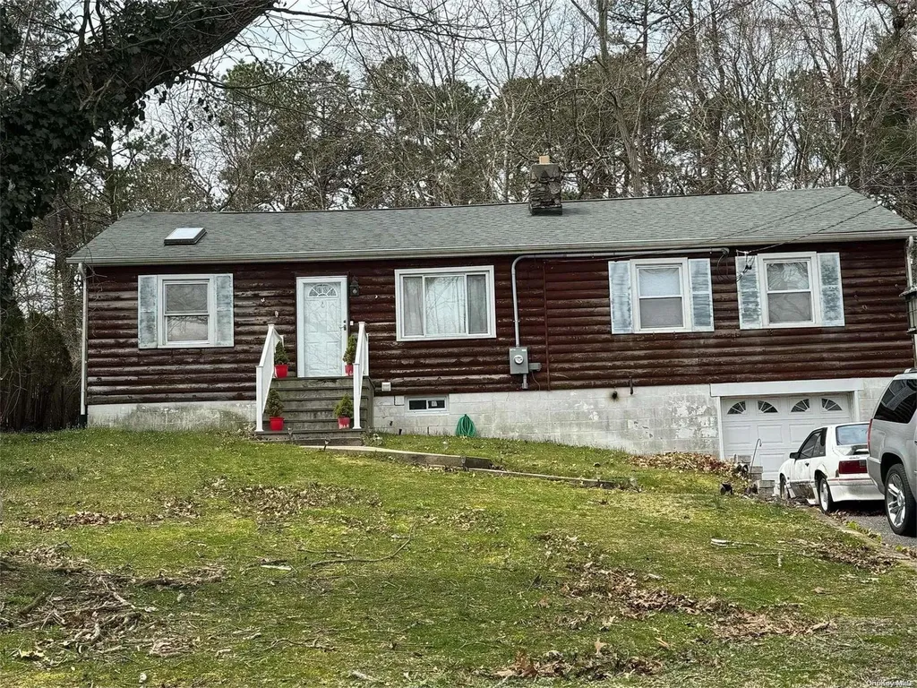 24 Forest Trail Ridge NY 11961