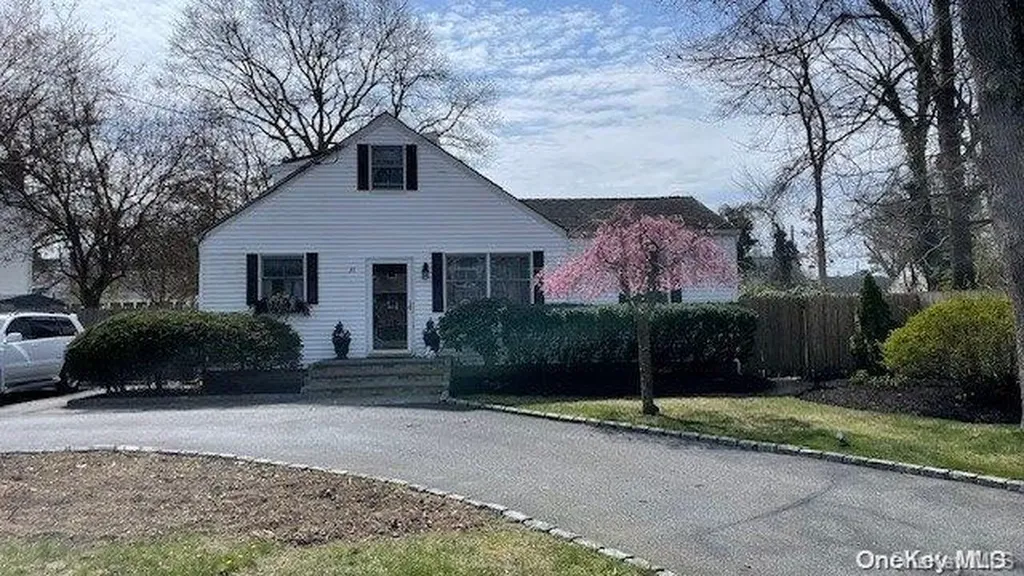 30 Ralph Avenue Lake Grove NY 11755