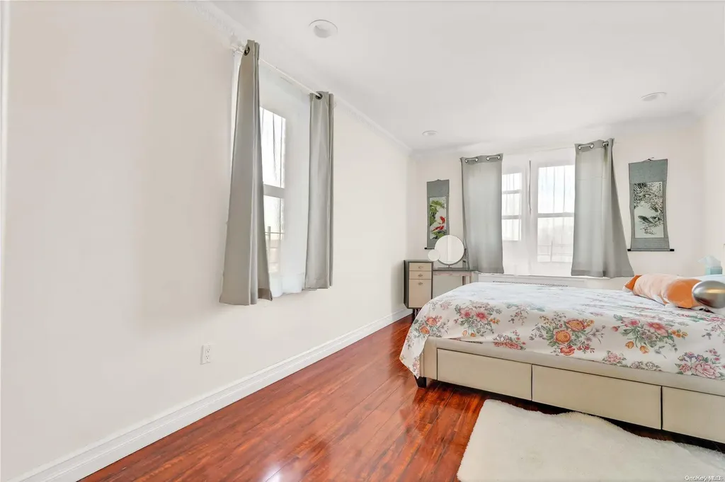 150-11 72nd Road Flushing NY 11367