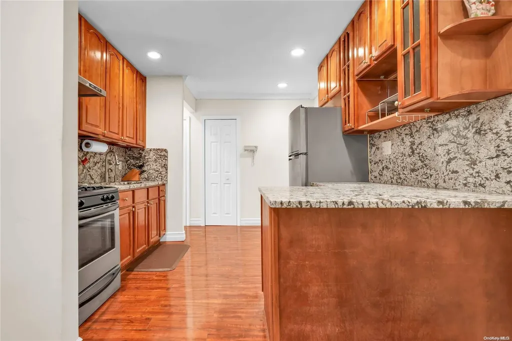 150-11 72nd Road Flushing NY 11367