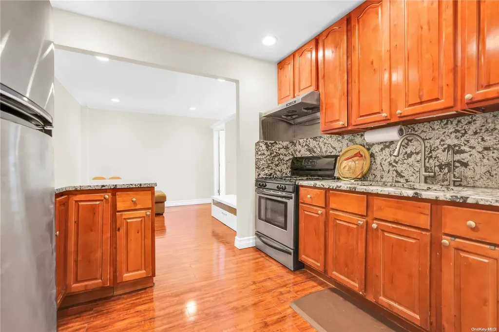 150-11 72nd Road Flushing NY 11367
