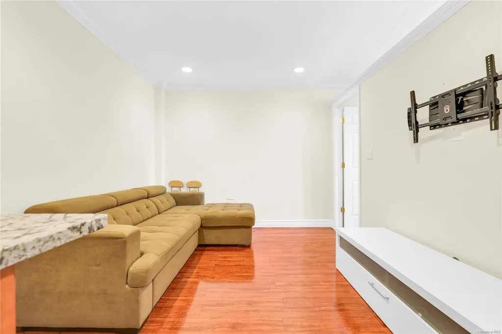 150-11 72nd Road Flushing NY 11367