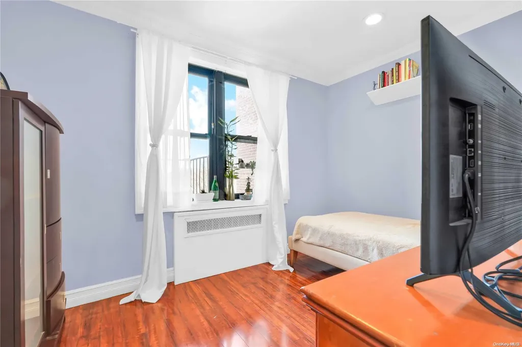 150-11 72nd Road Flushing NY 11367