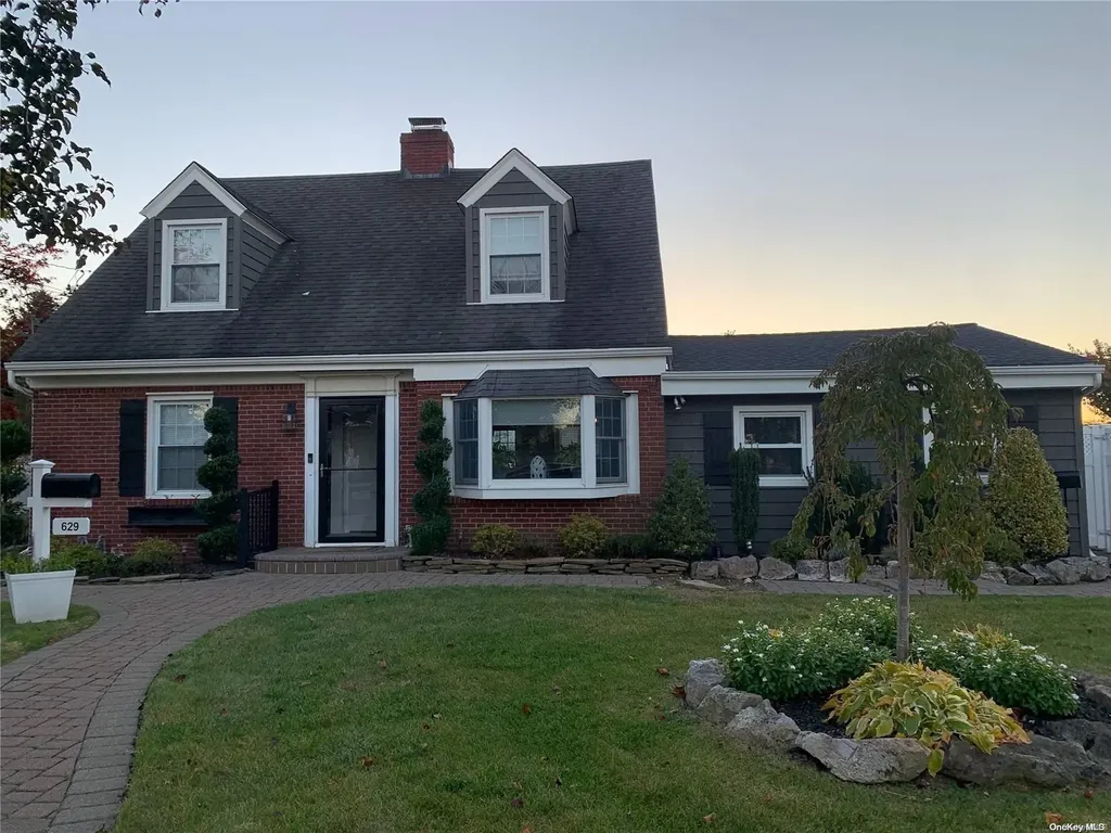 629 Adams Avenue Lindenhurst NY 11757