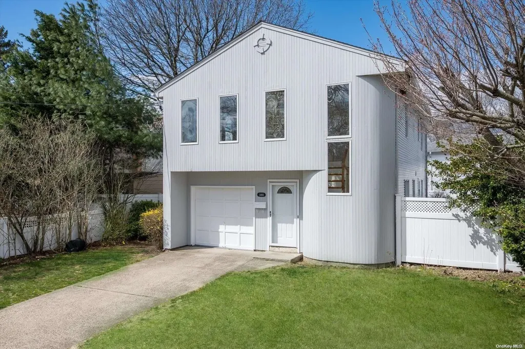1484 Meadowbrook Road Merrick NY 11566