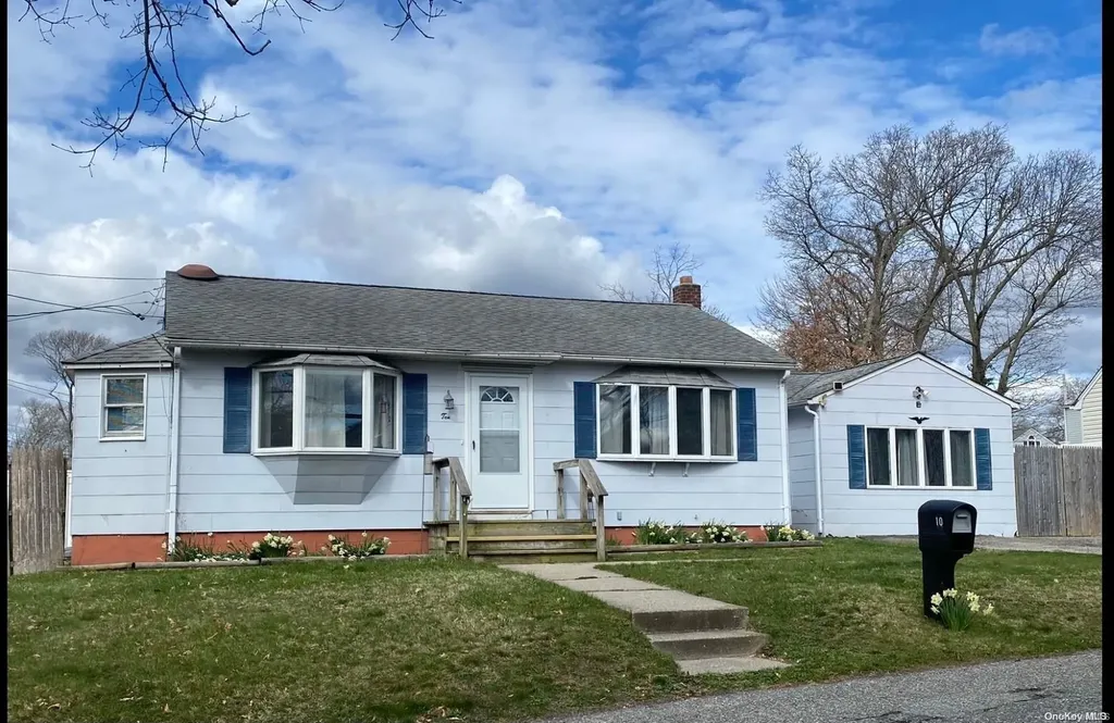 10 Winges Avenue Patchogue NY 11772
