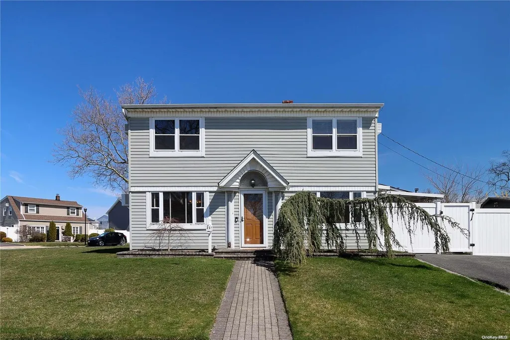 23 Honeysuckle Road Levittown NY 11756