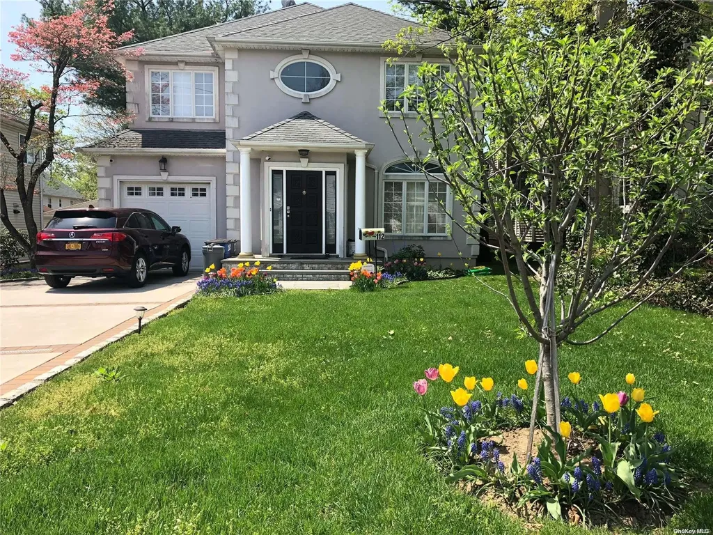 112 Maple Street Great Neck NY 11023