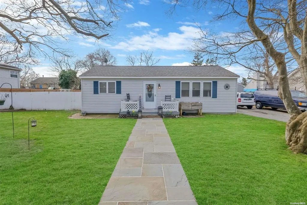 30 Fairview Drive Shirley NY 11967