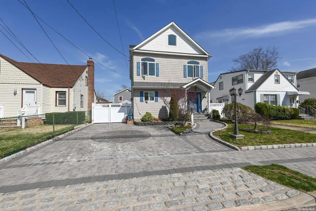 202 Euston Road S Garden City NY 11530
