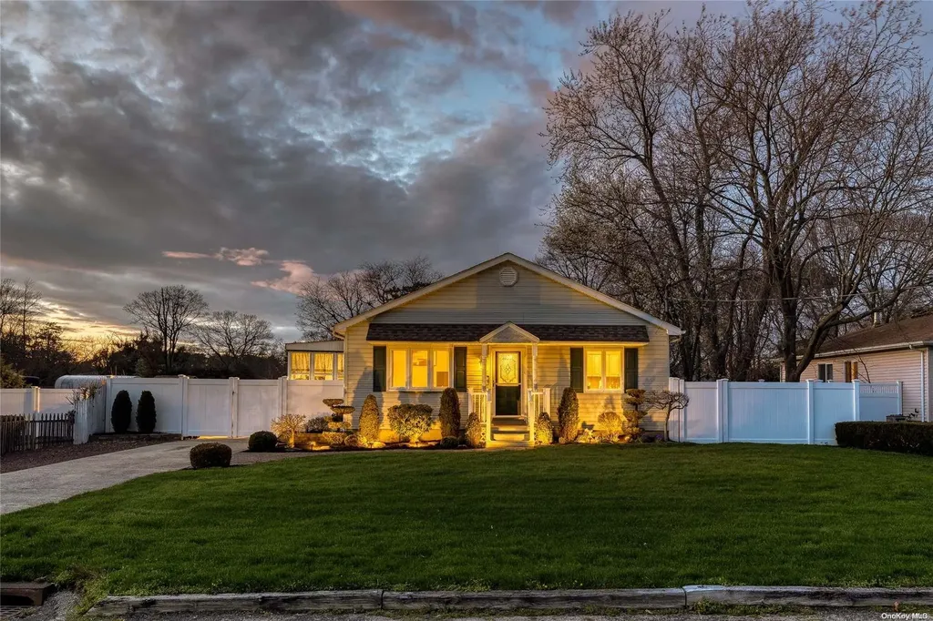 75 Cedarhurst Street Islip Terrace NY 11752